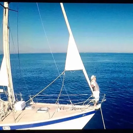 Πλωτό κατάλυμα Bellissima Barca A Vela 3*